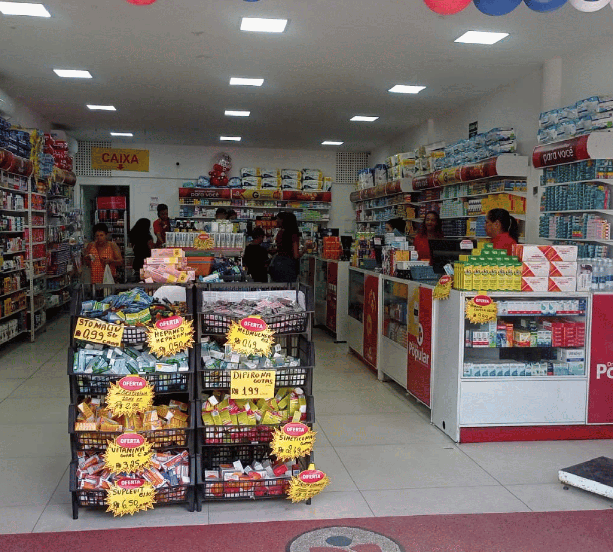 Corredor com ampla variedade de produtos de saúde e bem-estar